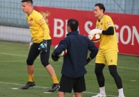 Soi thái độ của Đặng Văn Lâm và Nguyễn Filip, HLV Kim Sang-sik nhận ngay 10 điểm chỉ qua một cử chỉ 