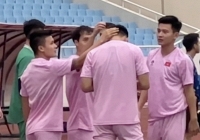 Hotboy 'số hưởng' nhất tuyển Việt Nam: Được chủ tịch Văn Toàn và Quang Hải nhổ tóc trắng ngay trên sân Mỹ Đình