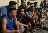 Hình ảnh gây bão MXH: Phụ huynh thức xuyên đêm, xếp hàng từ 21h ngày 9/6 tới 7h sáng 10/6 để nộp hồ sơ vào lớp 1 cho con
