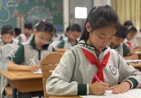 Những đứa trẻ lớn lên kiếm tiền giỏi đều có 3 đặc điểm này, giáo viên chủ nhiệm 30 năm nói: Không liên quan gì đến điểm số của chúng!