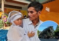Bé trai 3 tuổi bò ra từ gầm xe bồn, ngơ ngác khi chứng kiến mẹ và chị gái đã mất sau tai nạn giao thông
