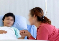 Chăm sóc mẹ chồng 2 tháng ở bệnh viện, lúc hấp hối, bà đưa một bọc đen, trăng trối 4 từ khiến tôi đau đớn bật khóc