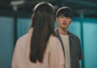 Một tháng không nhìn thấy chồng, đến khi gặp lại, tôi và hai con ngơ ngác không tin vào mắt mình, càng không biết phải phản ứng thế nào