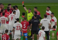 Xuất hiện trận đấu nhiều thẻ phạt nhất trong lịch sử Euro: 18 thẻ vàng, 2 thẻ đỏ, cầu thủ lao vào nhau xô xát