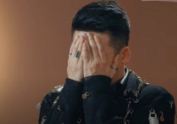 'Anh trai vượt ngàn chông gai': Sau Tuấn Hưng, một anh trai khác lại khóc đến mức phải lấy 2 tay che mặt