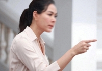 Em trai phát hiện con tôi bước ra khỏi nhà của một người phụ nữ lớn tuổi: Tôi quyết định di chúc toàn bộ tài sản cho em ấy