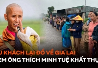 Ô tô nối hàng dài, du khách lại đổ về Gia Lai xem ông Thích Minh Tuệ khất thực: Tiết lộ điều bất ngờ 