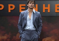 Josh Hartnett trở lại màn ảnh cùng dàn diễn viên trẻ triển vọng trong “Bẫy” của ông hoàng kinh dị M. Night Shyamalan