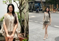Mẹ bỉm hot nhất làng WAGs Doãn Hải My khoe vai trần gợi cảm, mặc váy ngắn lộ đôi chân nuột nà khi về nhà ngoại