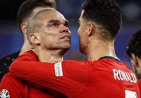 Pepe giải nghệ, Ronaldo xúc động không thành lời: Khoảnh khắc người đàn ông 41 tuổi tựa vai CR7 òa khóc như đứa trẻ chỉ còn là kỷ niệm
