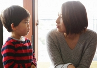 Đi làm về, thấy chồng xem 'phim hành động' trước mặt con mà tôi kinh sợ đến mức tái mét mặt mày