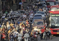 Ngày đầu tiên đi làm sau kỳ nghỉ lễ: Dòng xe chen cứng không một kẽ hở, người dân 'chôn chân' trong nắng nóng