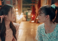 Chị gái bán nhà, cất di ảnh và bát hương của bố mẹ vào trong hòm, khi thiếu tiền nuôi con học hành thì đến kể khổ xin tôi