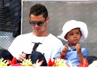 Mẹ của các con nhà Ronaldo là ai?