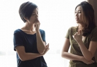 Em chồng khoe lương 40 triệu/tháng, tôi cười mỉa chỉ vào chiếc máy giặt trong góc nhà mà em xấu hổ cúi gằm mặt