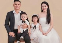  “Cầu thủ nghèo nhất Việt Nam” đổi đời sau bước ngoặt U23 Thường Châu, khoe ảnh với vợ đẹp con ngoan, xây biệt thự, sắm xe sang