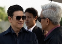 Lúc bố chia đất, anh cả đưa ra tờ xét nghiệm ADN, tôi sốc nặng nhưng bố lại vo tròn mảnh giấy và giao cả gia tài cho anh ấy