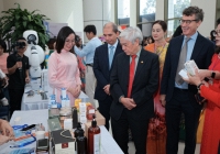 Triển lãm 'Sản phẩm khoa học và sáng tạo của phụ nữ' 