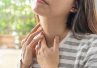 Cô gái 21 tuổi bất ngờ phát hiện ung thư nhờ 1 thứ trên cổ rất ít người để ý, thường đổ lỗi cho tăng cân