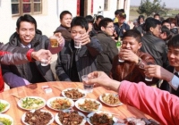 Mời 25 người bạn đến dự đám cưới con gái nhưng chỉ nhận về phong bì 1 triệu: Biết được sự thật thì chết sững bật khóc