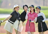 'Nàng dâu hào môn' Đỗ Mỹ Linh cùng dàn sao nữ V-biz khoe chân dài nuột nà trên sân golf nhà bầu Hiển