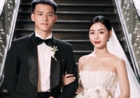 Cầu thủ điển trai nhất nhì U23 Việt Nam lấy vợ, Văn Toàn, Phan Văn Đức liền nhắn gửi điều này 