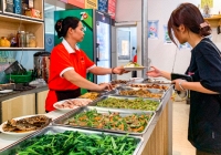 Cầm 50.000 đồng vào canteen Nhân văn, 'sốc' nhẹ trước những gì nhận về!
