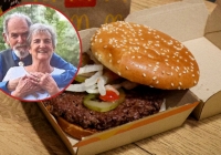 Người đàn ông tử vong sau khi ăn chiếc burger tại McDonald's, người vợ khóc trong ân hận chỉ bởi đưa vài lát hành cho chồng 