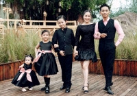 Khánh Thi dính nghi vấn mang bầu lần 4, 'hint' đến từ bộ ảnh xịn xò cùng Phan Hiển và các con theo phong cách BLACKPINK?