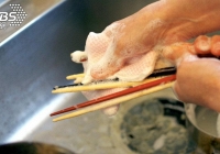 Gia đình 4 người lần lượt mắc ung thư bởi loại đũa chứa chất gây ung thư cấp độ 1