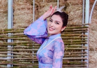 Người đẹp Kim Huyền Sâm tới chúc mừng triển lãm của hoạ sĩ Ngô Xuân Bính 