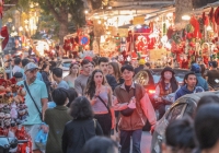 Không khí Giáng sinh tràn ngập phố Hàng Mã