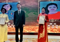 NSND Lệ Ngọc nhận Giải Cống hiến tại Tuần lễ Sân khấu Trung Quốc - ASEAN