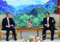 Thủ tướng Phạm Minh Chính tiếp doanh nhân Nicolas Berggruen và Giáo sư Nguyễn Thị Liên Hằng