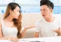 Không có tiền chi tiêu, tôi quyết định đập lợn đất và choáng váng khi thấy cả tập 500 nghìn bên trong