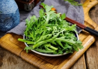 Những người không nên ăn rau cải cúc