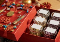 Chị dâu biếu hộp mứt Tết, tôi mở ra xem thì sững người khi thấy bên trong là một chỉ vàng cùng tờ giấy note kín chữ