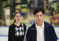 Không thể ngăn cản được vợ đi lễ đầu năm, tôi đành đi theo để rồi chứng kiến dòng người mà tôi mất kiểm soát