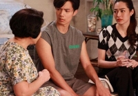 Tưởng bọc đen dưới giường mẹ chồng là rác, tôi suýt ném đi thì bật ngửa với thứ bên trong, càng đau lòng với tính toán của bà