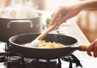 Nuốt hạt vi nhựa ngang 1 tấm thẻ tín dụng mỗi tuần chỉ vì 7 thói quen tai hại trong bếp: Thay đổi ngay để giảm tải phơi nhiễm
