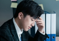 Em vợ đến nhà ở 3 hôm, tôi ức chế tận cổ, đuổi thẳng cổ thì vợ lại tỏ vẻ buồn rười rượi, than thở không dám về quê