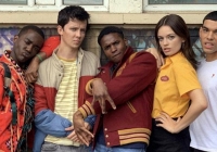 Thức trắng đêm xem phim 'Sex Education', tôi thất thần vì đang SỐNG TỆ: Vợ ôm con bỏ đi, bị mọi người XA LÁNH chỉ vì lỗi này