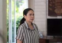 Đi chợ về, tôi bắt gặp con rể đang cho tiền thông gia, chưa kịp hỏi han, con cũng biếu tôi luôn 300 triệu rồi đưa về quê