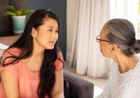 Tôi mách mẹ chồng rằng bố chồng sắm vàng, ngay lập tức bà đòi ly hôn, còn tiết lộ chuyện khó tin suốt 30 năm nay