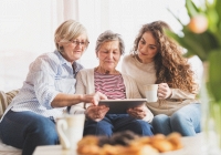 Các nhà khoa học tiết lộ lý do người già nên sử dụng công nghệ