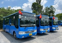 Thành phố Hồ Chí Minh đồng loạt treo cờ Tổ quốc cho xe buýt