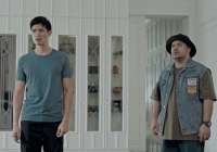 Cô giúp việc thường xuyên khoe quà, hoa trên trang cá nhân, vô tình thấy bức ảnh chụp tay người tặng mà tôi chết điếng: Họp gia đình gấp