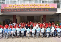 Chi hội Nhà báo Văn phòng đại diện, phóng viên thường trú tại Khánh Hòa và món quà tiếp sức ý nghĩa cho học sinh nghèo vượt khó người Raglay