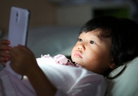 Trẻ dưới 13 tuổi không nên tiếp xúc với smartphone, chuyên gia cảnh báo