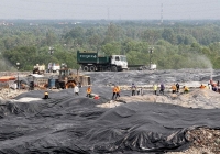 Tại sao bãi rác Đa Phước chỉ nhận rác vào ban đêm, có gây áp lực lên hoạt động thu gom rác tại TP.HCM?  